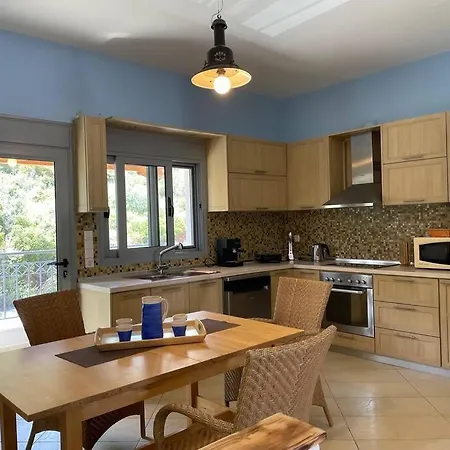 Akoumaros Breeze * Gythio