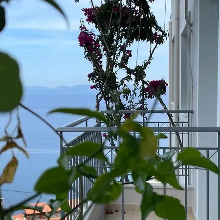 Akoumaros Breeze * Gythio