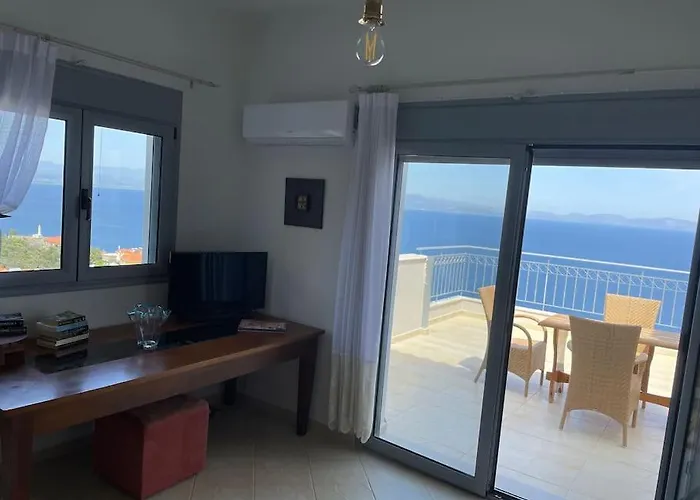 Akoumaros Breeze * Gythio